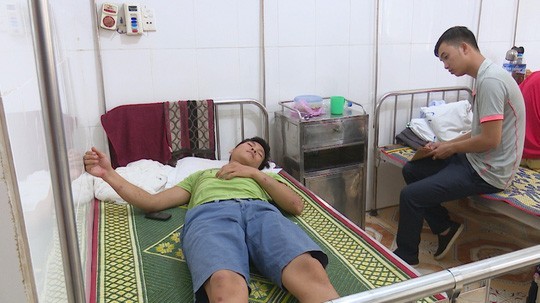 Anh Nguyễn Trung Nghĩa đang được điều trị tại Bệnh viện đa khoa khu vực Bắc Quảng Bình