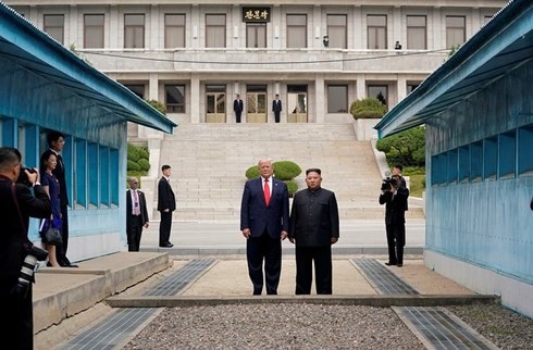 Tổng thống Trump và Chủ tịch Kim gặp mặt trực tiếp tại khu vực phi quân sự giữa Triều Tiên và Hàn Quốc ngày 30/6 vừa qua.