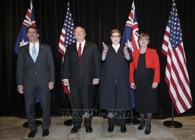 Bộ trưởng Quốc phòng Mỹ Mark Esper (trái), Ngoại trưởng Mỹ Mike Pompeo (thứ 2 trái), Bộ trưởng Quốc phòng Australia Rey Reynolds (phải) và Ngoại trưởng Australia Marise Payne (thứ 2 phải) tại cuộc tham vấn ở Sydney, Australia, ngày 4/8. Ảnh: AFP/TTXVN
