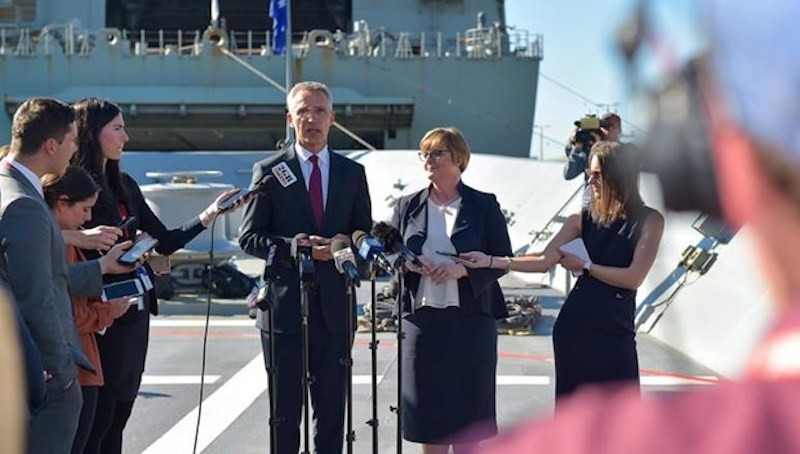 Tổng Thư ký NATO Jens Stoltenberg và Bộ trưởng Quốc phòng Australia Linda Reynold