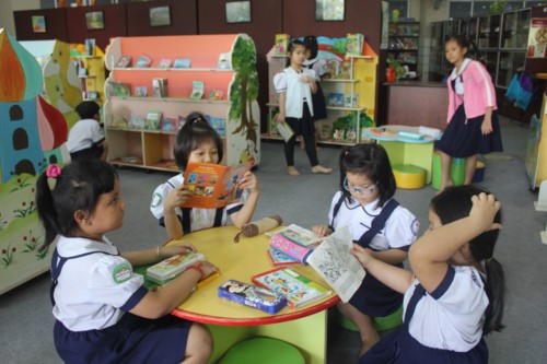 Học sinh Trường TH Nguyễn Văn Trỗi, quận 4 trong tiết đọc sách tại thư viện