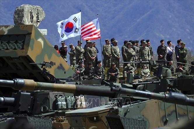 Binh sĩ Hàn Quốc và Mỹ tham gia cuộc tập trận chung tại Pocheon, cách thủ đô Seoul của Hàn Quốc 65 km về phía đông bắc, ngày 26/4/2017. Ảnh minh họa: AFP/TTXVN