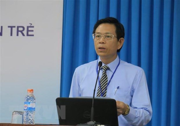 Giáo sư-tiến sỹ Tạ Ngọc Đôn, Vụ trưởng Vụ Khoa học công nghệ và môi trường, Bộ Giáo dục và Đào tạo phát biểu tại hội thảo. (Ảnh: Phan Thị Sáu/TTXVN)
