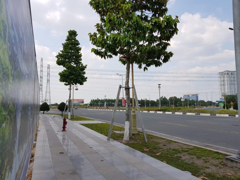 Khu đất 43 ha thực hiện dự án Khu đô thị Tân Phú nằm ở mặt tiền đường Võ Văn Kiệt và Phạm Ngọc Thạch (con đường đắt giá nhất tỉnh Bình Dương)