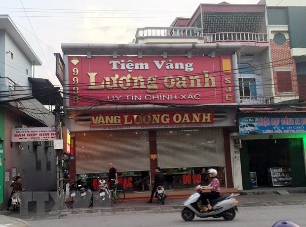 Cửa hàng vàng Lương Oanh ở khu phố 1, phường Mạo Khê, thị xã Đông Triều nơi xảy ra vụ cướp. (Ảnh: Văn Đức/TTXVN)