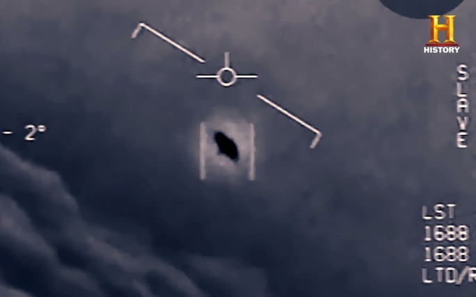 Hình ảnh vật thể bay được ghi lại có hình bầu dục giống viên kẹo Tic Tac. Ảnh: SPACE