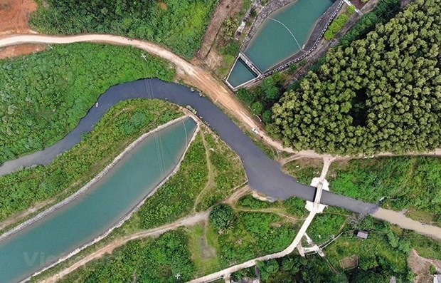 Toàn cảnh khu vực nhà máy nước sông Đà - tâm điểm của sự cố xả dầu thải. (Ảnh: PV/Vietnam+)