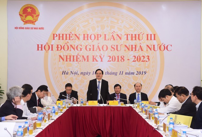 Bộ trưởng Phùng Xuân Nhạ, Chủ tịch Hội đồng GSNN nhiệm kỳ 2018-2023 chủ trì kỳ họp.