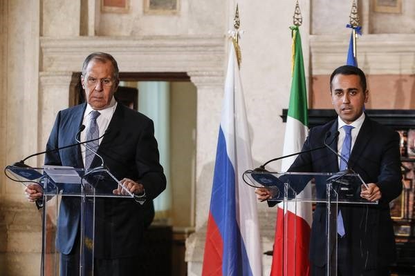 Ngoại trưởng Nga Sergei Lavrov và người đồng cấp Italy Luigi Di Maio. (Nguồn: ansamed.info)