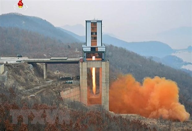 Một vụ thử động cơ tên lửa lực đẩy lớn của Triều Tiên tại bãi phóng vệ tinh Sohae ở tỉnh Bắc Pyongan tháng 3/2017. (Nguồn: YONHAP/TTXVN)