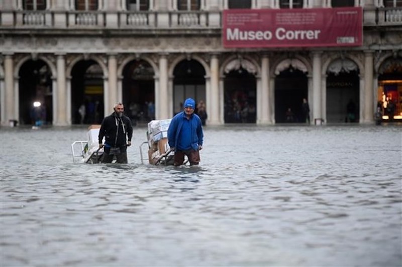 Cảnh ngập lụt sau mưa lớn tại Venice, Italy ngày 15/11/2019