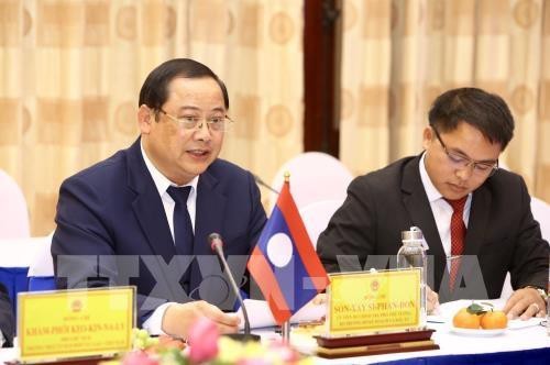 Phó Thủ tướng, Bộ trưởng Bộ Kế hoạch và Đầu tư Lào Sonexay Siphandone phát biểu. (Ảnh: Minh Quyết - TTXVN)