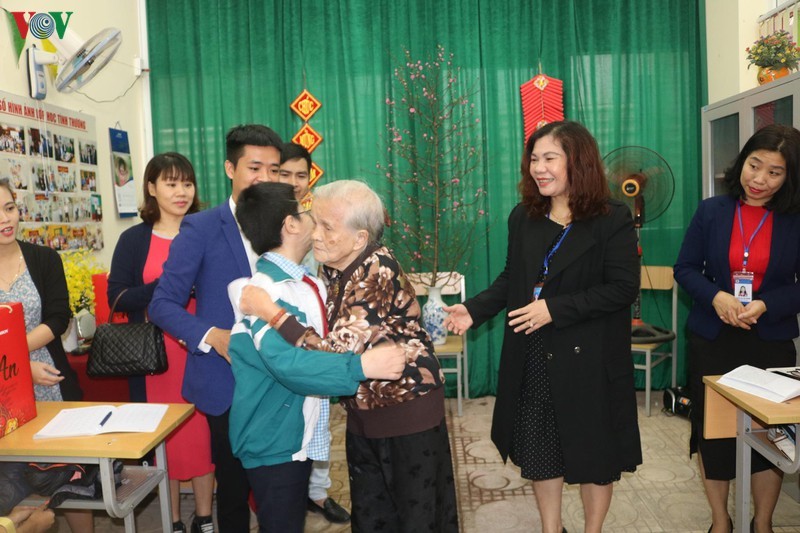 Nghề giáo luôn thôi thúc bà giáo Hồ Hương Nam làm sao để các cháu được đến trường, được có bè bạn, được học hành...