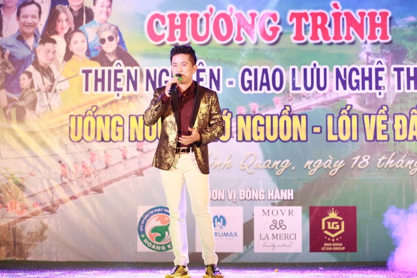 Đêm nhạc từ thiện này diễn ra trên chính quê hương của Mai Trần Lâm, xã Minh Quang, Chiêm Hóa, Tuyên Quang.