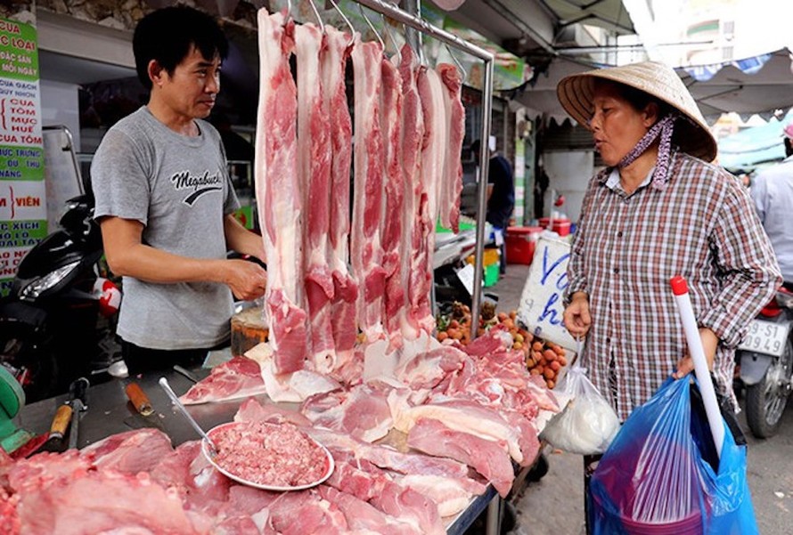 Giá thịt lợn bán chợ vẫn cao dù nhiều DN đã giảm giá lợn hơi còn 70.000 đông/kg