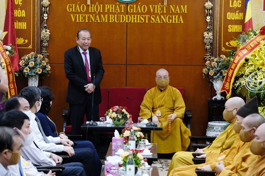 Phó Thủ tướng Thường trực Chính phủ Trương Hòa Bình thay mặt lãnh đạo Đảng, Nhà nước tới thăm, chúc mừng Trung ương Giáo hội Phật giáo Việt Nam và Tăng, Ni, Phật tử tại chùa Quán Sứ