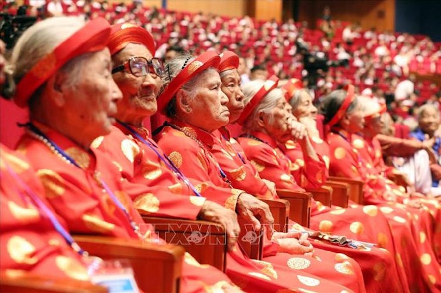 Các mẹ Việt Nam anh hùng trong buổi Gặp mặt. Ảnh: Anh Tuấn/TTXVN