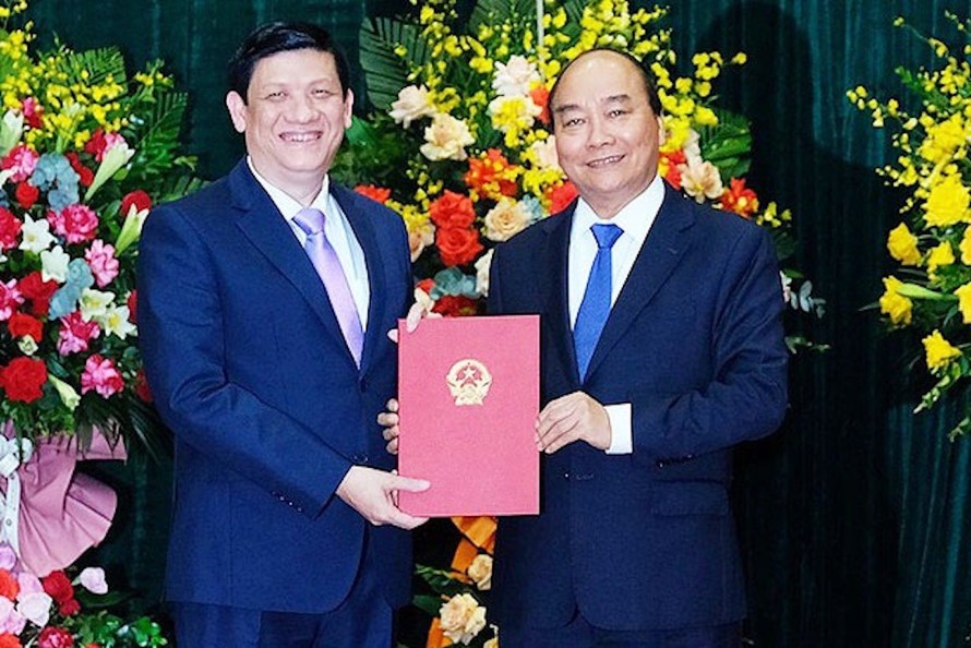Thủ tướng Nguyễn Xuân Phúc đã trao quyết định bổ nhiệm chức danh Bộ trưởng Bộ Y tế cho GS.TS Nguyễn Thanh Long.