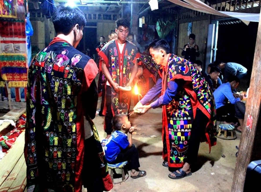 Nghi lễ cấp sắc cho con trai người Dao ở xã Huổi Só, huyện Tủa Chùa, tỉnh Điện Biên.
