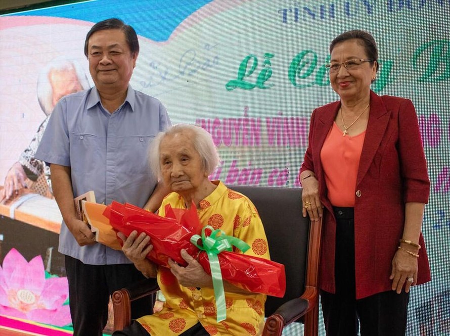Ông Lê Minh Hoan trong lần ra mắt sách về Nhạc sư Nguyễn Vĩnh Bảo.
