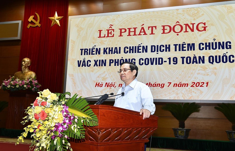 Thủ tướng Phạm Minh Chính phát động triển khai Chiến dịch tiêm chủng vaccine phòng chống COVID-19 trên toàn quốc.