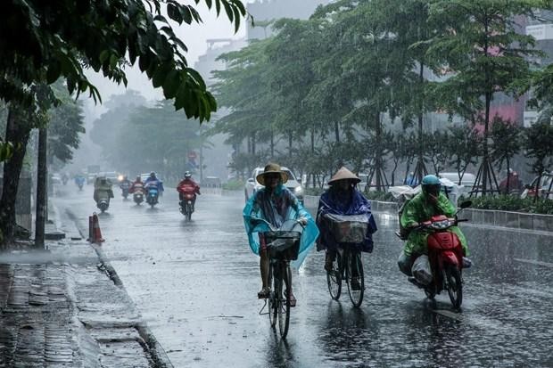 Thủ đô Hà Nội ngày nắng, chiều tối và đêm có mưa dông