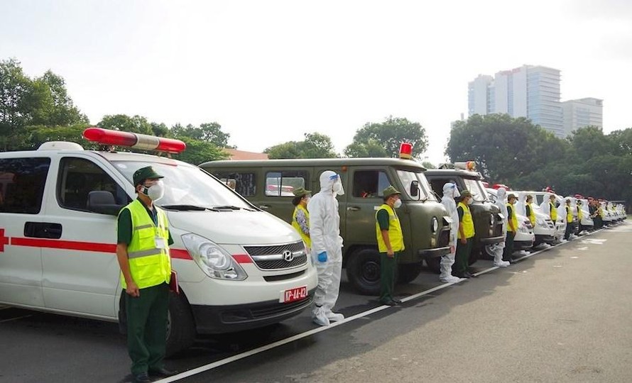 Bộ Quốc phòng bàn giao 30 xe cứu thương hỗ trợ Thành phố Hồ Chí Minh
