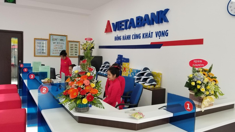 Cổ phiếu về vùng đáy, cổ đông VietABank lỗ 2.500 tỷ đồng