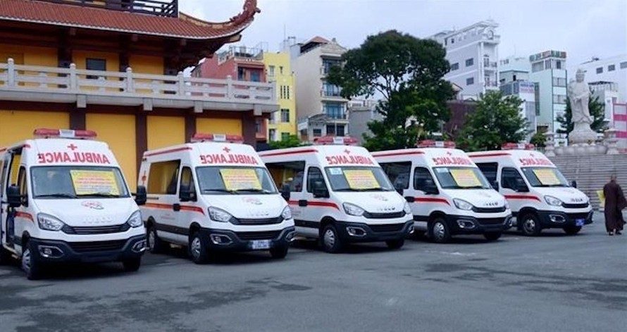GHPGVN Thành phố Hồ Chí Minh tặng 10 xe cứu thương hỗ trợ phòng, chống dịch COVID-19