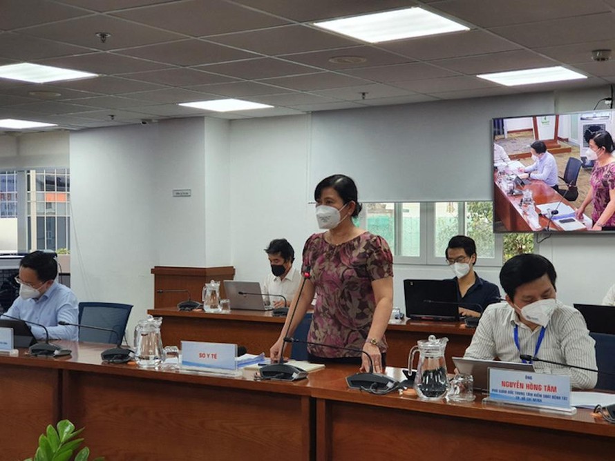 Bà Nguyễn Thị Huỳnh Mai, Chánh văn phòng Sở Y tế TP HCM, trả lời báo chí tại cuộc họp báo chiều 26-9.