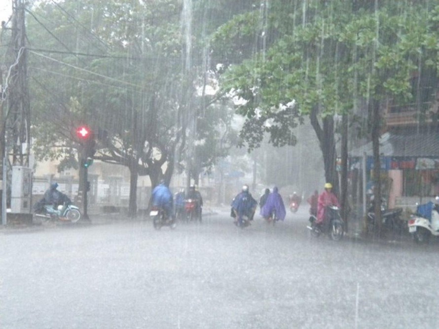 Áp thấp nhiệt đới gây mưa lớn khu vực Trung Bộ và Tây Nguyên