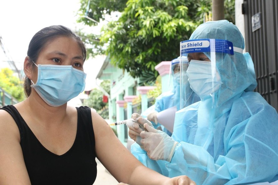 Ngày 31/10: Thêm 5.519 ca mới, Bình Dương tiêm vaccine cho học sinh 