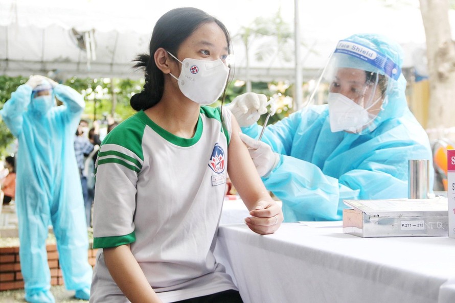 Quảng Bình: Ưu tiên tiêm vaccine cho học sinh đỗ đại học chưa đủ 18 tuổi 