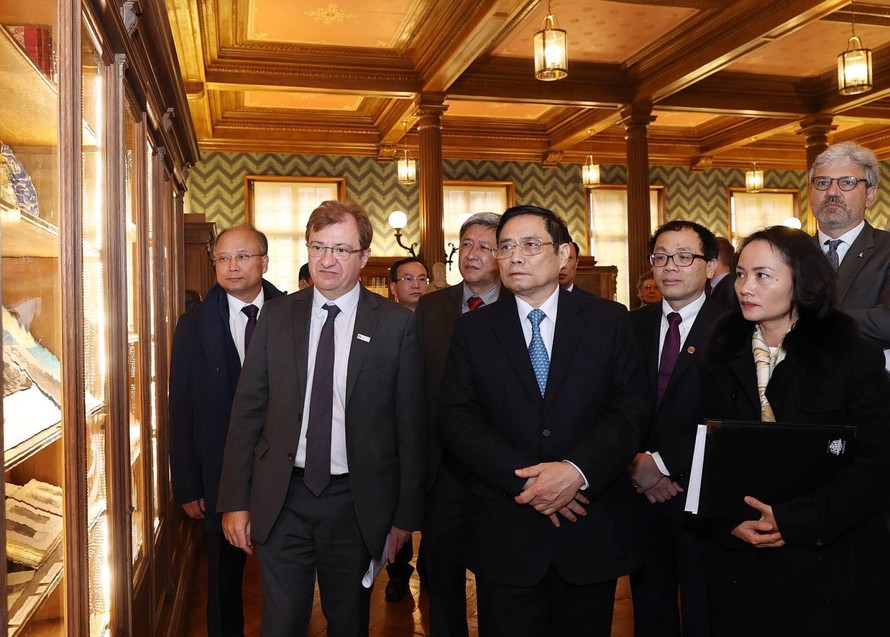 Thủ tướng Phạm Minh Chính: Chúng ta tự hào về mối quan hệ đầy “duyên nợ” giữa hệ thống các Viện Pasteur của Việt Nam với Viện Pasteur Paris, cần củng cố và phát huy hơn nữa mối quan hệ này trong tương lai. 