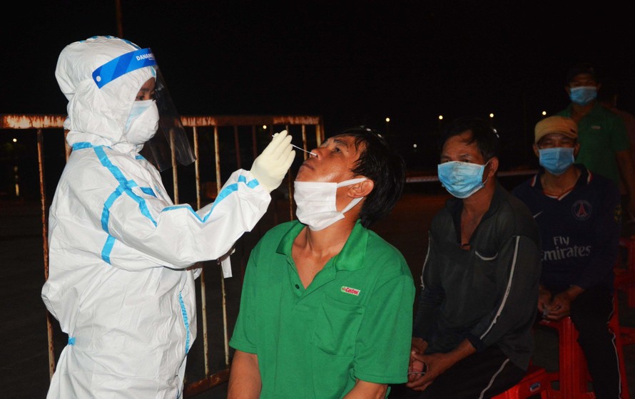 Đà Nẵng: Khẩn trương lấy mẫu xét nghiệm cho tiểu thương tại Cảng cá Thọ Quang