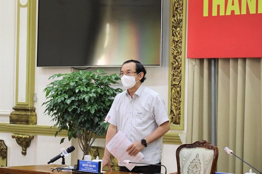 Bí thư Thành uỷ Nguyễn Văn Nên phát biểu tại cuộc họp trực tuyến với các địa phương về công tác phòng, chống dịch COVID-19 và góp ý dự thảo của UBND TP Hồ Chí Minh về triển khai thực hiện Nghị quyết 128/NQ-CP trong ngày 13/11. 