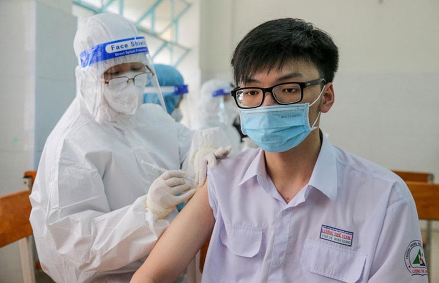 Hà Nội sẽ triển khai tiêm vaccine phòng COVID-19 cho trẻ 15-17 từ ngày 23/11. (Ảnh minh hoạ)