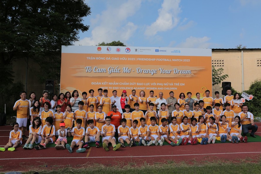 Trận bóng đá giao hữu 'Tô cam Giấc Mơ': Vì một tương lai an toàn cho phụ nữ và trẻ em
