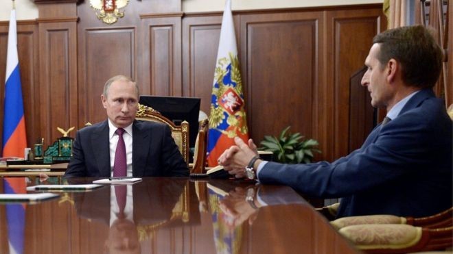 Tổng thống Nga Vladimir Putin gặp gỡ Sergei Naryshkin tại điện Kremlin. Ảnh: BBC