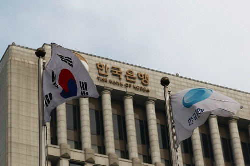 Kinh tế Hàn Quốc được dự báo gặp khó khăn sau hàng loạt sự cố của các tập đoàn hàng đầu.