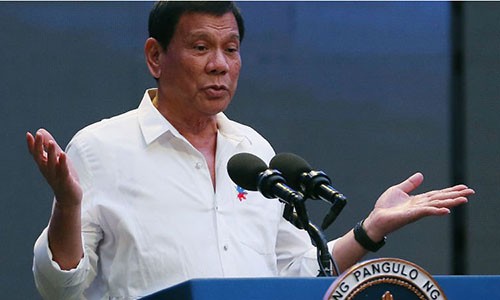 Tổng thống Philippines Duterte sẽ không nêu "đến cùng" phán quyết của Toà trọng tài quốc tế khi đến thăm Trung Quốc vào hôm nay, các nhà phân tích dự đoán
