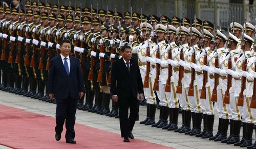 Chuyến thăm Trung Quốc của ông Duterte đã mang về các hợp đồng trị giá 17 tỷ USD. Ảnh: AFP.