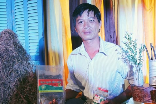 Sản phẩm ếch chế biến của chàng nông dân Nguyễn Văn Nữa. Ảnh: Phương Đông 