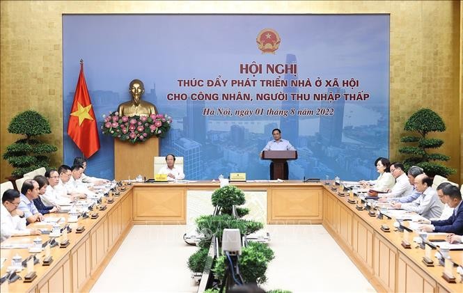 Thủ tướng Phạm Minh Chính chủ trì Hội nghị thúc đẩy phát triển nhà ở xã hội cho công nhân và người thu nhập thấp, sáng 1/8/2022. Ảnh: TTXVN
