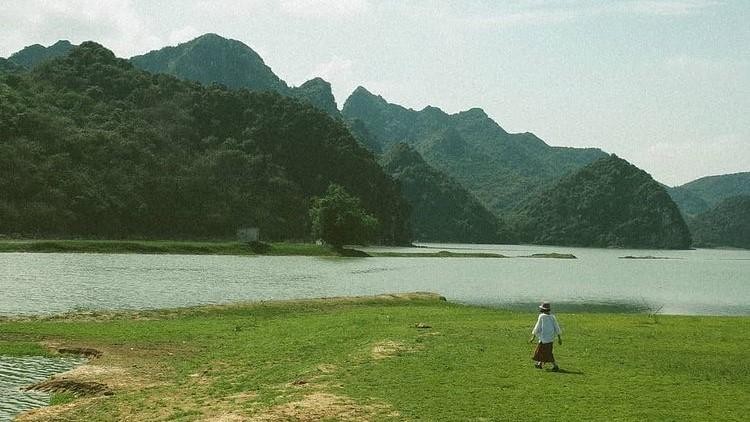 Hồ Tuy Lai (xã Tuy Lai, huyện Mỹ Đức) được ví như “Hạ Long thu nhỏ” của Thủ đô Hà Nội.