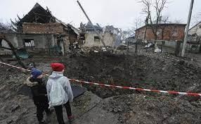 Hình ảnh của sự cố tên lửa rơi xuống vùng nông thôn của Ba Lan.