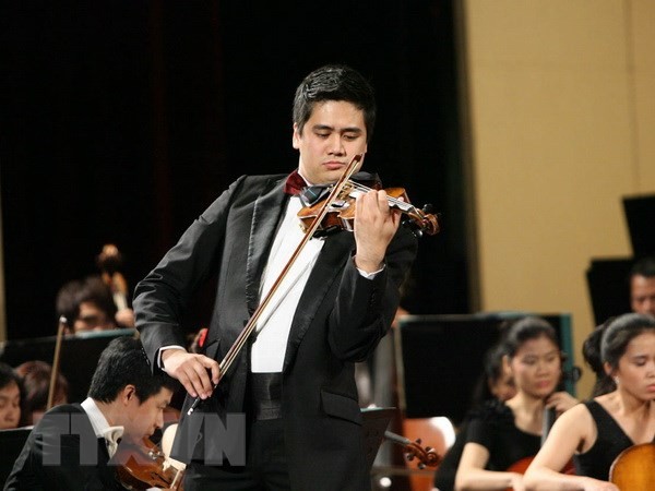 Nghệ sỹ violin Bùi Công Duy nhận hàm Giáo sư danh dự quốc tế