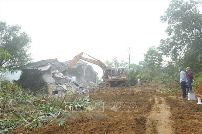 Hà Nội: Cưỡng chế phá dỡ nhiều biệt thự xây dựng trên đất rừng