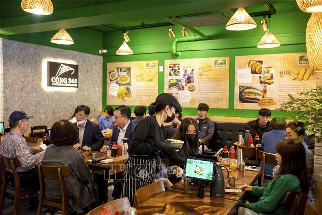 Cộng 365 là một trong những nhà hàng ẩm thực Việt Nam tại Hàn Quốc luôn đông kín khách. 