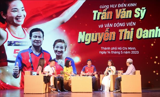 Nguyễn Thị Oanh giao lưu với giới trẻ sau khi lập kỷ lục SEA Games